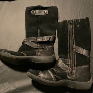 Naturalized black leather and suede boots. Size 8M.